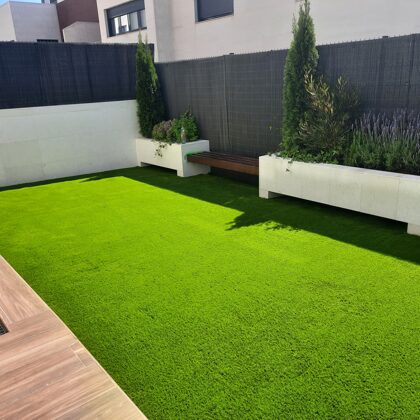 jardinesconcespedartificial.com